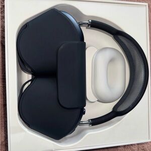 Apple AirPod Max Pros USB C